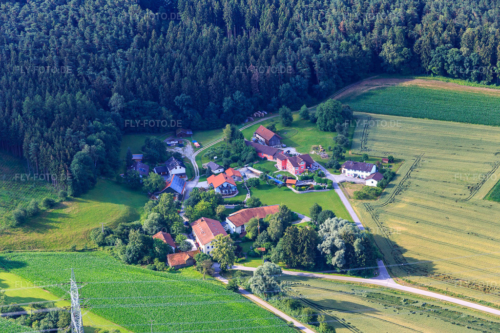 Luftbild: Haus Hinterkreuth in Niederviehbach im Bundesland Bayern in Deutschland. Foto: IMG_090501.jpg vom 02.07.2016 durch Werner Riehm/FLY-FOTO.de