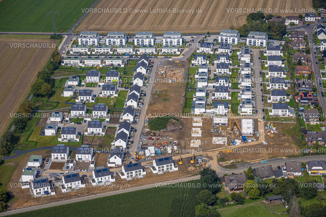Holzwickede230901370 | Luftbild, Wohnpark Emscherquelle Neubaugebiet mit Baustelle, Hohenleuchte auf dem Areal der ehemaligen Emscherkaserne, Holzwickede, Ruhrgebiet, Nordrhein-Westfalen, Deutschland