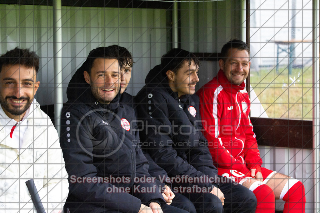 20261011_151948_0037_(c)_by_PhotoPeet | #,KSG Eislingen (grün) vs. 1.FC Donzdorf (rot), Fußball, Bezirksliga - Bezirk Neckar/Fils, 07. Spieltag, Saison 2026/2027, Rasensportplatz, Albstraße 69, 73054 Eislingen, 11.10.2026 - 15:00 Uhr,Foto: PhotoPeet / Sport- &amp; Eventfotografie / Peter Harich
