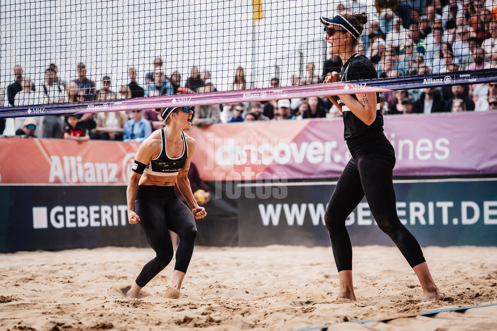 Beachvolleyball | Frauen | Allianz German Beach Tour 2025 | Tourstop Düsseldorf | 18.05.2025 | v.l. Cinja Tillmann und Svenja Müller jubeln