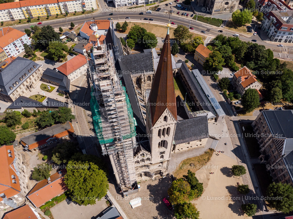 10049-6461 - Domtürme _ Halberstadt | Stockfoto und Bilderpool mit Bildmaterial aus Deutschland, dem Harz, Halberstadt, Quedlinburg, Wernigerode und weltweit. Qualitativ hochwertige und professionelle Fotos anschauen und kaufen. - Realisiert mit Pictrs.com