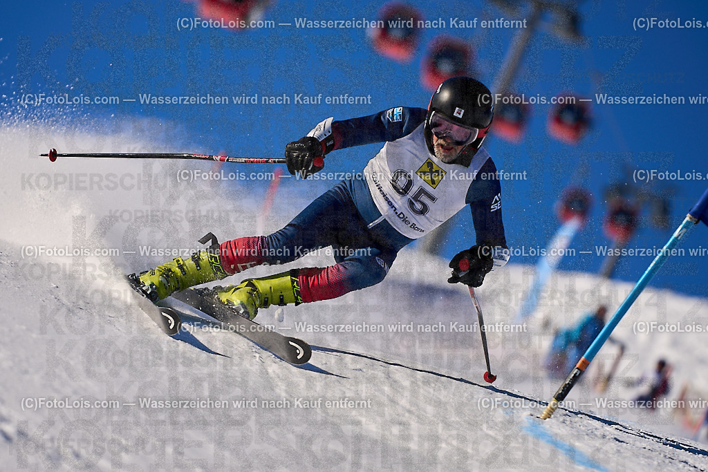 ALP3143_MASTERS-Cup_GS-B Herrn_Webb Keith | (C)FotoLois.com, Alois Spandl. FIS Masters-Cup Wildschönau, Giant Slalom auf der Piste Schatzberg GS, Siegerehrung auf dem Dorfplatz Niederau, Sa 13. Januar 2024.