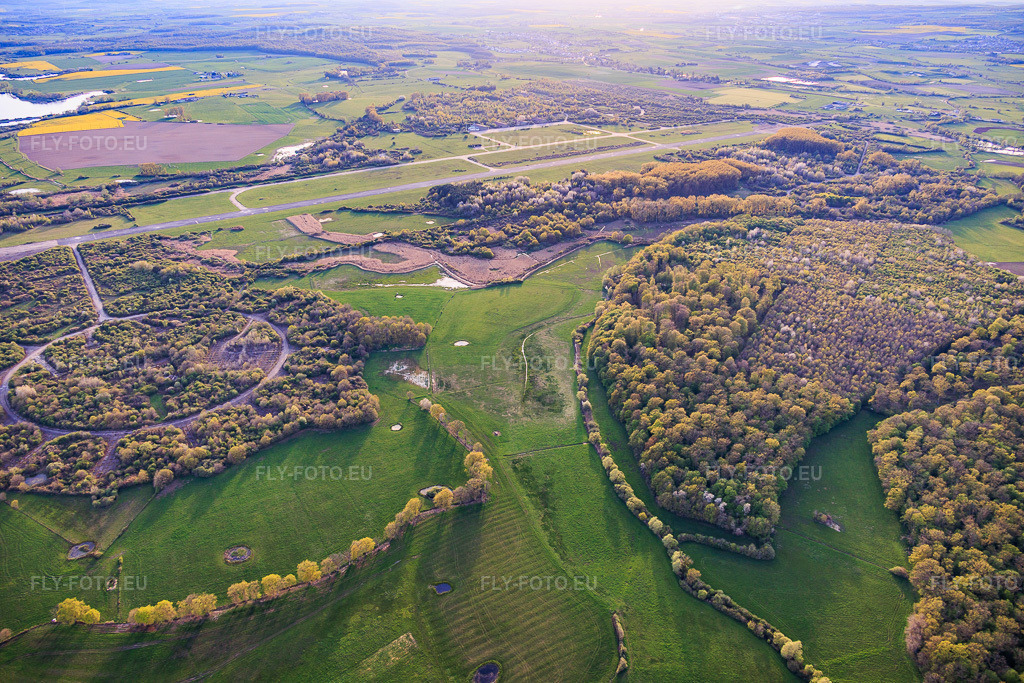 Vue aérienne: Ancien aérodrome militaire Grostenquin du nord-est à Grostenquin dans le département Moselle, France.Photo: IMG_154741.jpg prise le 17/04/2026 par Werner Riehm/FLY-FOTO.euRésolution de l'original: 6000 x 4000 px