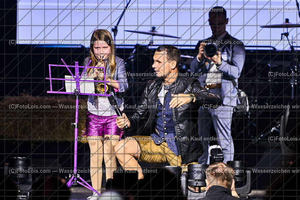 ALP2432_BergBauernTour-Konzert_Naschenweng_Mariella | (C)FotoLois.com, Alois Spandl, BergBauernTour 2023 - Melissa Naschenweng, Tourstop in Wieselburg, Konzert im NV-Forum Wieselburg, Sa 8. April 2023.