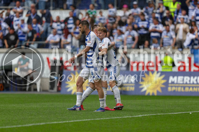 03.05.2026, GER, Fussball, Herren, 3. Liga, Saison 2025/2026, MSV Duisburg - FC Energie Cottbus | Dominik Kother (MSV Duisburg) Torjubel, jubelt mit seiner Mannschaft nach dem Treffer zum 2:0 