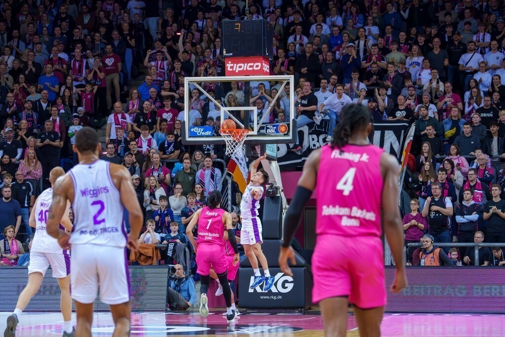 29.12.2024 BBL, Deutsche Basketball Bundesliga Saison 2024/25, 14. Spieltag: Telekom Baskets gegen BG GöttingenBild: Jonathan Bähre (1, Bonn) | 29.12.2024 BBL, Deutsche Basketball Bundesliga Saison 2024/25, 14. Spieltag: Telekom Baskets gegen BG GöttingenBild: Jonathan Bähre (1, Bonn) - Realisiert mit Pictrs.com