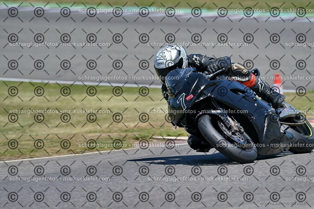 26BT01-1299 | 007 - Realisiert mit Pictrs.com