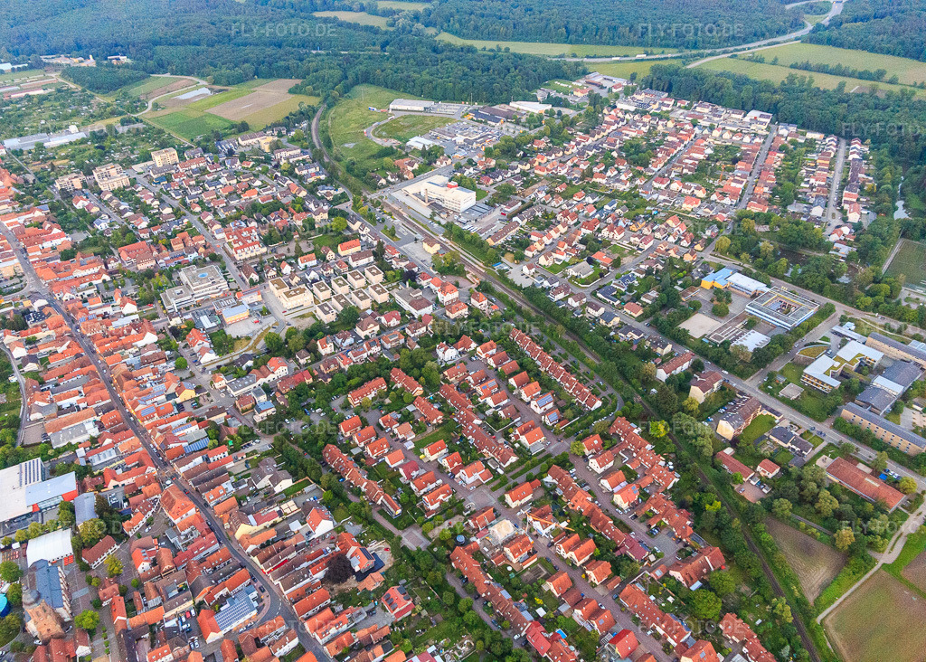 Luftbild: Stadtansicht von Westen in Kandel im Bundesland Rheinland-Pfalz in Deutschland. Foto: IMG_107520.jpg vom 25.05.2018 durch Werner Riehm/FLY-FOTO.de