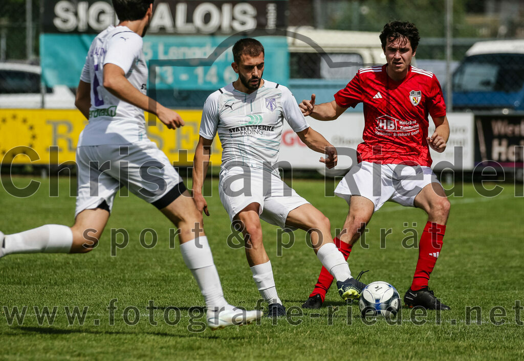 2023-07-30_033_FC_Lengdorf_gegen_SpVgg_Altenerding | Lengdorf, Deutschland, 30.07.2023:
Fußball, Kreisliga 2023 / 2024, 1. Spieltag, FC Lengdorf gegen SpVgg Altenerding, Endergebnis: 1:1

Leart Bilalli (SpVgg Altenerding, #10), Fabian Herbst (FC Lengdorf, #2)

Foto: Christian Riedel / fotografie-riedel.net