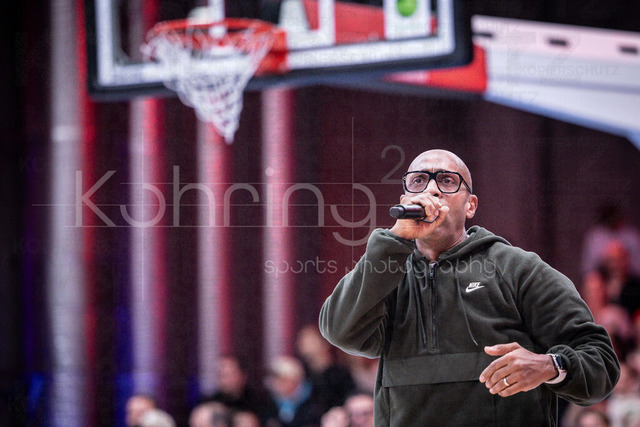 Barmer 2. Basketball Bundesliga ProA: Rheinstars Koeln vs. BBC Bayreuth, 11.01.26 | Köln, 11.01.26 - Rheinstars- Moderator Amiaz Habtu während des Spiels der Barmer 2. Basketball Bundesliga ProA: Rheinstars Koeln vs. BBC Bayreuth in der Motor World in Köln.