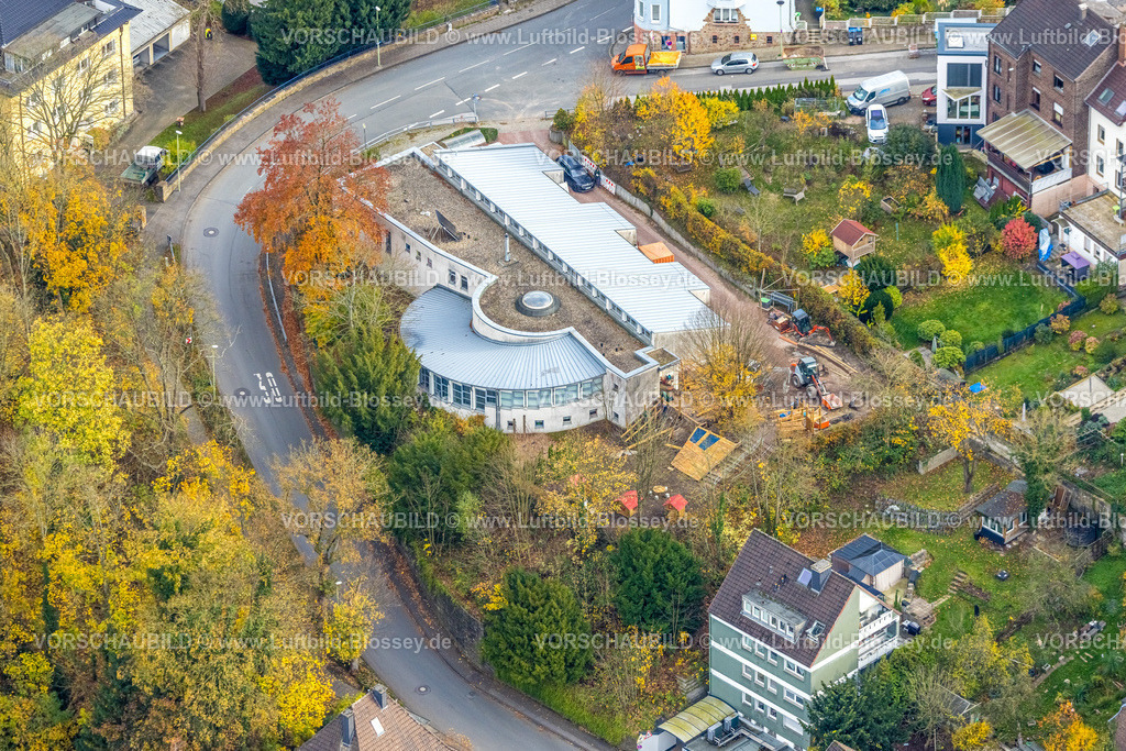 Hagen251101810 | Luftbild, Kita Katernberg mit rundem Erker, Baustelle, herbstliche Bäume, Hohenlimburg, Hagen, Ruhrgebiet, Nordrhein-Westfalen, Deutschland