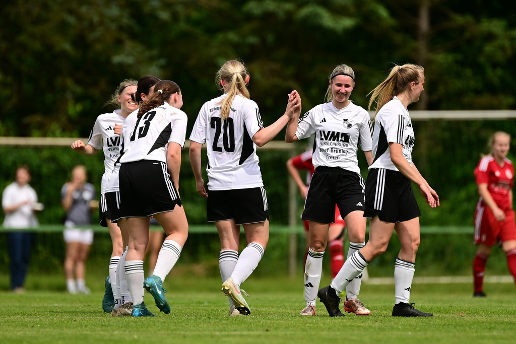 Fußball I Frauen I Saison 2024-2025 I Oberliga I 26. Spieltag I FC Jesteburg-Bendestorf - SV Heidekraut Andervenne | Der Sportfotograf. - Realisiert mit Pictrs.com