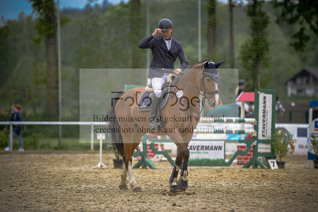 20240505-DOS_1510 | Entdecke hochwertige Reitturnierfotos von Foto Oger. Professionell, emotional und authentisch – jetzt Lieblingsmomente im Shop bestellen.Deutschlandweite Turnierfotografie. - Realisiert mit Pictrs.com