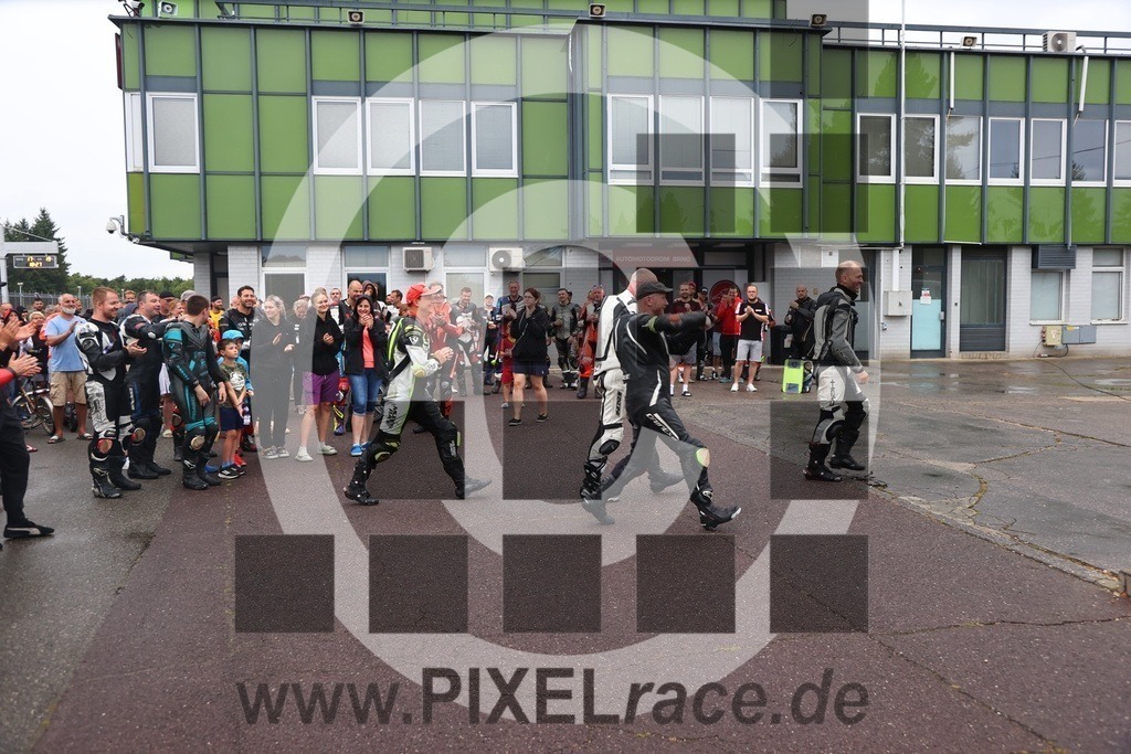 social-20250830_08252 | Schöne Erinnerungen an spannende Momente - das festzuhalten ist unser Job. PIXELrace.de ist seit 2003 auf den Rennstrecken Europas unterwegs um die Action draußen beim Fahren und die wunderbare Stimmung imm Fahrerlager für euch einzufangen.