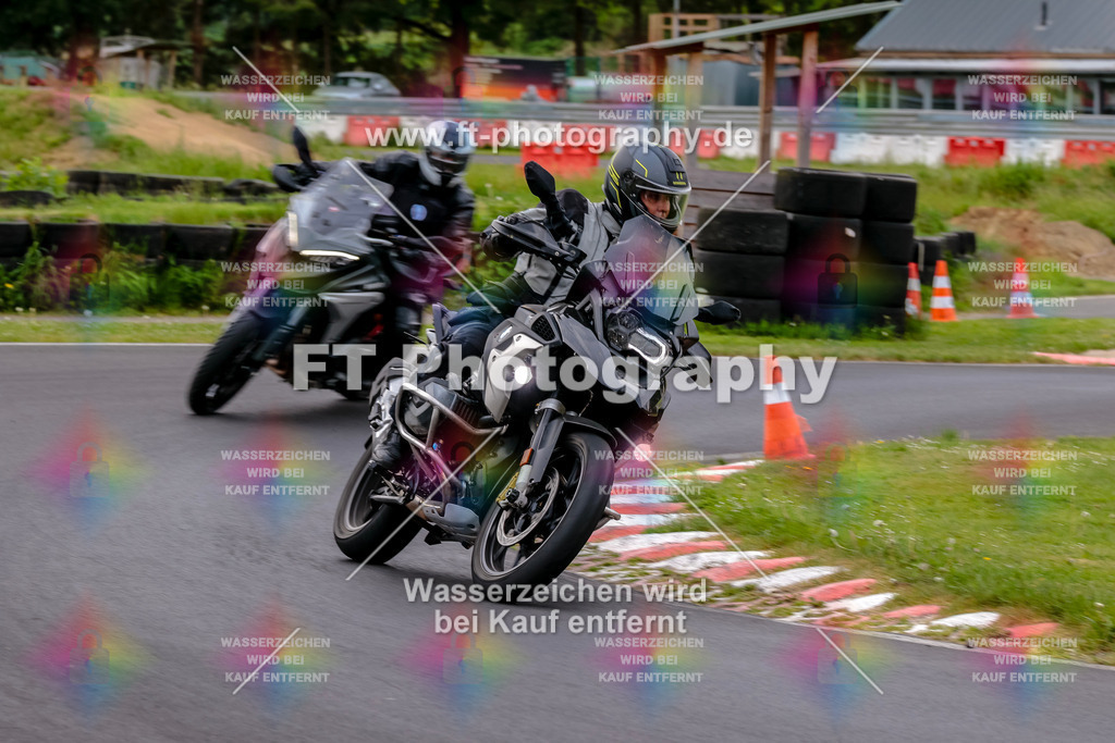 MotoTeamVBK-20164 | Hier findet Ihr Bilder von Touristenfahrten auf der Nürburgring Nordschleife oder von anderen Veranstaltungen die ich besucht habe. Viel Spass beim Durch Schauen 
