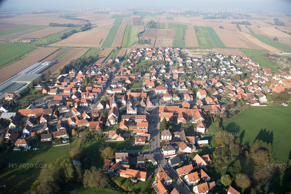 Aerial view: View of the town in Niederrœdern in the state Bas-Rhin, France.Photo: IMG_075674.jpg taken on 11/01/2014 by Werner Riehm/FLY-FOTO.comResolution of the original: 5472 x 3648 px