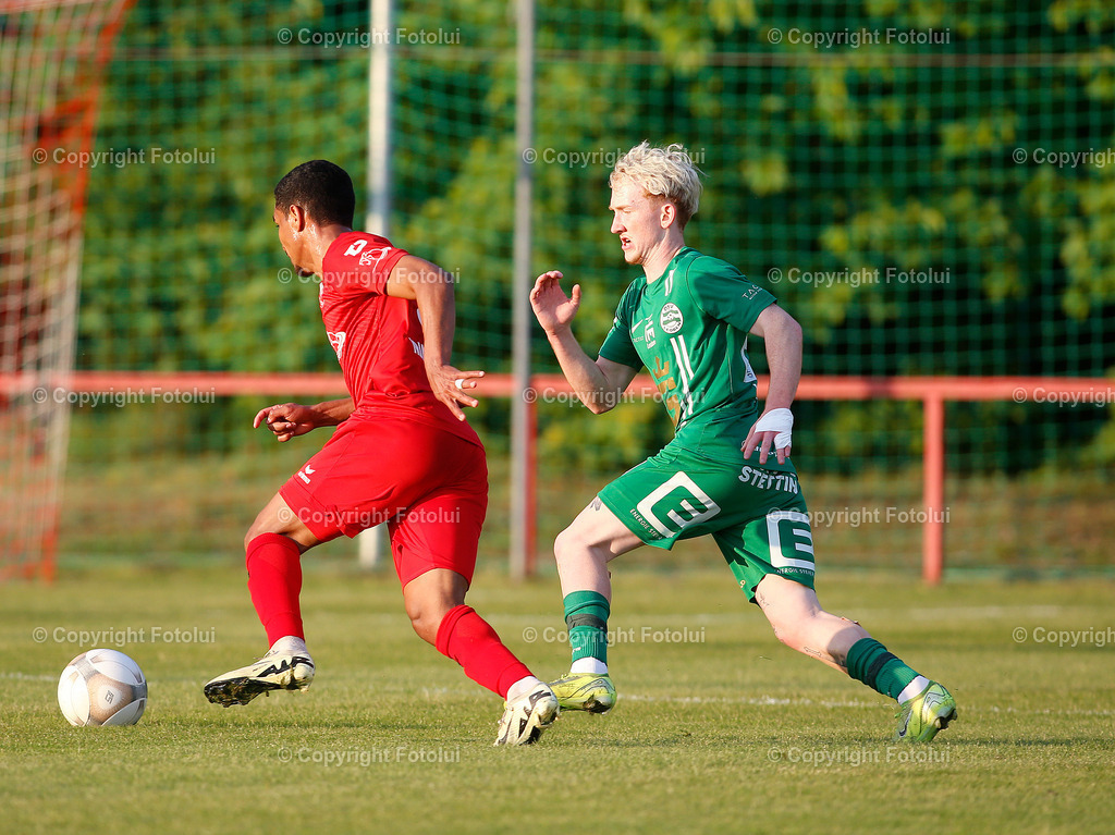 A_LUI_09052025_22 | SPORT,FUSSBALL REGINALLIGA MITTE,09.05.2025 ASKOE OEDT-DSV LEOBEN,IM BILD: VALDIR HENRIQUE (OEDT) UND DANNY KRAUSE (LEOBEN) FOTO:FOTOLUI