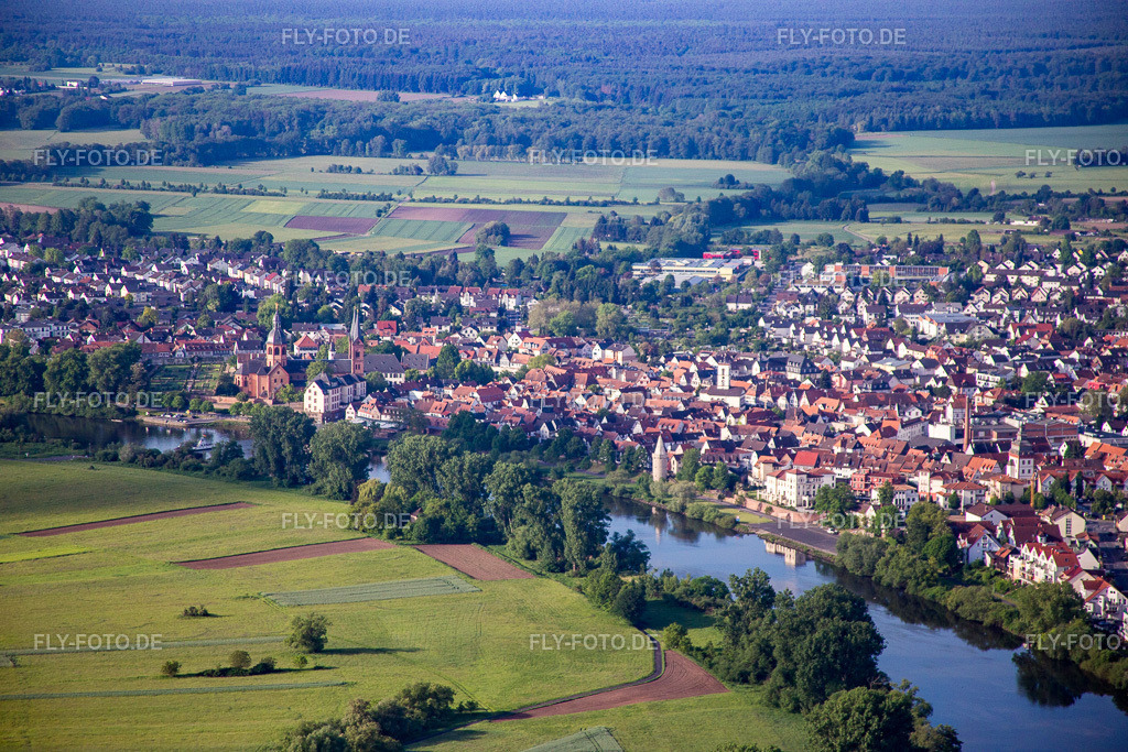 Ortschaft an den Fluss- Uferbereichen des Main | Luftbild: Ortschaft an den Fluss- Uferbereichen des Main in Seligenstadt im Bundesland Hessen in Deutschland. Foto: IMG_088758.jpg vom 20.05.2016 durch Werner Riehm/FLY-FOTO.de - Realisiert mit Pictrs.com