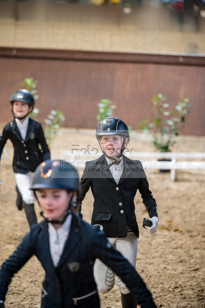 Hallenreittunier Voxtrup 2023 | Entdecke hochwertige Reitturnierfotos von Foto Oger. Professionell, emotional und authentisch – jetzt Lieblingsmomente im Shop bestellen.Deutschlandweite Turnierfotografie. - Realisiert mit Pictrs.com
