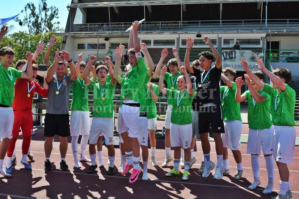 Bayernliga Meister SpVgg GW Deggendorf C-Junioren | Jubelbilder SpVgg GW Deggendorf C-Junioren U15 - Realisiert mit Pictrs.com