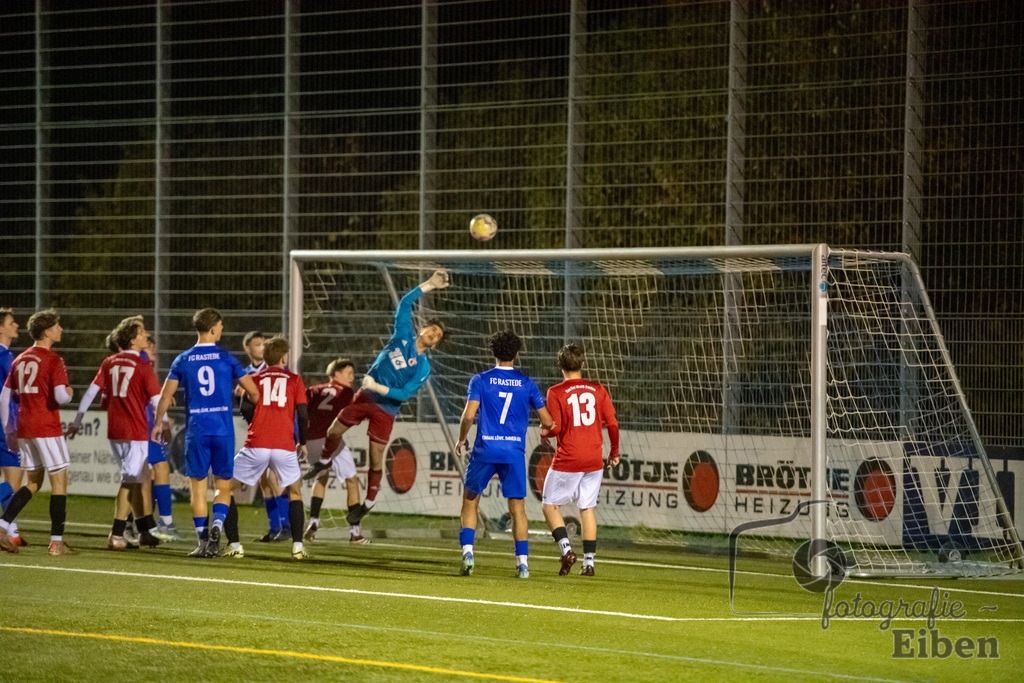 FC Rastede-JSG RW/Kickers Emden 2 | A-Jugend Bezirksliga; FC Rastede (blau)-JSG RW/Kickers Emden 2 (rot) am 15.11.2024; in Rastede (Sportanlage Köttersweg), Photo: Philip Eiben 2024 - Realisiert mit Pictrs.com