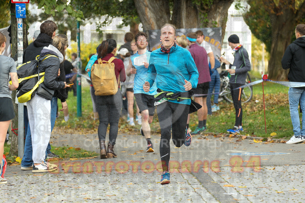241020_1108_EX1_1175 | Sportfotografie im Rhein-Sieg Kreis, Köln, Bonn, NRW, Rheinland Pfalz, Hessen, etc. Unser Tätigkeitsfeld umfasst den Laufsport vom Volkslauf über den Marathon, Duathlon, Triathon bis zum Ultralauf wie Kölnpfad Ultra oder Schindertrail.