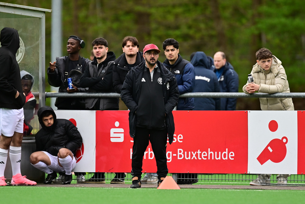 Fußball I Herren I Saison 2024-2025 I Kreisliga I 28. Spieltag I FTSV Altenwerder II - Buxtehuder SV | Der Sportfotograf. - Realisiert mit Pictrs.com