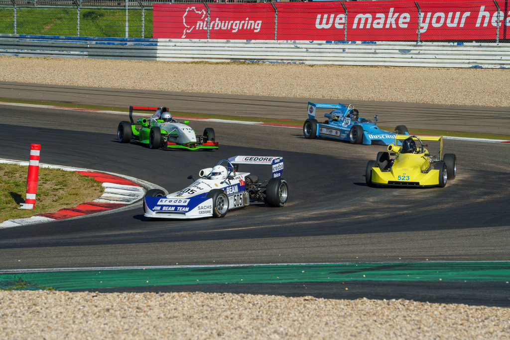 Belmot Oldtimer Grand Prix 2024 | 10.08.2024 Belmot Oldtimer Grand Prix 2024, Nürburgring,Deutschland, Bild: Start der Formel Vau, #505 Alfred Ecker im Lola T620, #523Markus Von Haken im Lla T620 und #527 Thomas Cramer im ASS Lola T326 - Realisiert mit Pictrs.com