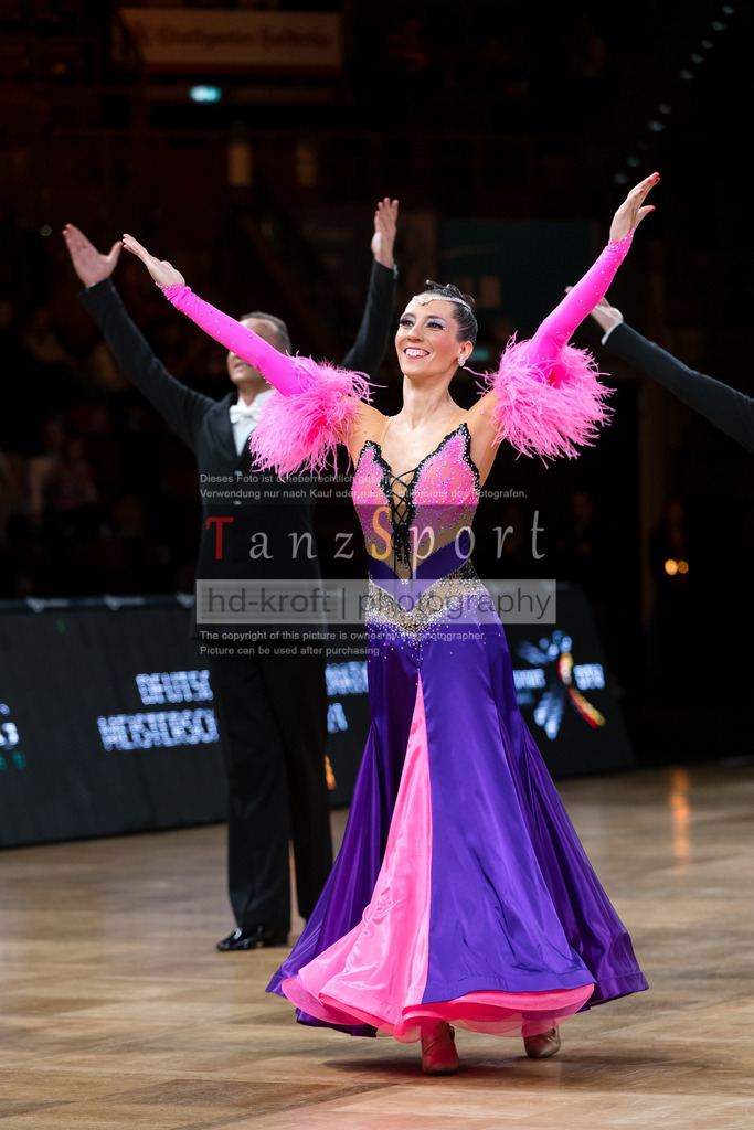 20241109_DM-Formationen_Vorrunde_2509 | Tanzsportbilder, Standardtanz, Lateintanz, WDSF, DTV, LTVB, dancecomp, goc, hessen tanzt, blaues band der spree, walzer, tango, wiener walzer, slowfox, quickstepp, samba, rumba, cha-cha-cha, paso doble. jive, hd-kroft photography, turniertanzsport