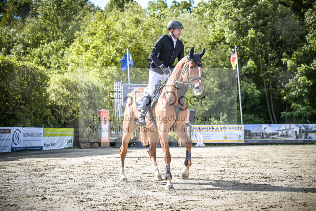 DOS_8006 | Entdecke hochwertige Reitturnierfotos von Foto Oger. Professionell, emotional und authentisch – jetzt Lieblingsmomente im Shop bestellen. - Realisiert mit Pictrs.com