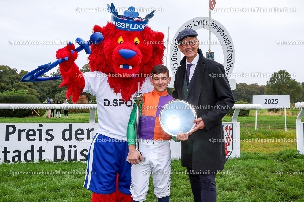 Due05102599032 | Short Final siegt unter Marco Ghiani im 105. Grosser Preis der Landeshauptstadt Düsseldorf, Gr.3 am 05.10.2025 Renntag in Düsseldorf. Copyright by Marc Ruehl - Veroeffentlichung nur gegen Honorar (zzgl.MwSt), Namensnennung und Beleg, Bank Routing Number: BIC GENODED1PAF, Bank Account Number: IBAN DE04 3706 2600 1201 6180 17, Steuer-Nr.: 203/5266/0306, Ust_Id_Nr.: De 122081417, Zur Gaulshuette 29, 50181 Bedburg, Phone: +49-(0)2272-83351, www.marcruehl.com, info@marcruehl.com, No Model Release, Abtretung von Persoenlichkeitsrechten der abgebildeten Person/Personen liegen nicht vor. Speichern in Bilddatenbanken oder Vervielfaeltigung ist ohne schriftliche Genehmigung nicht gestattet.