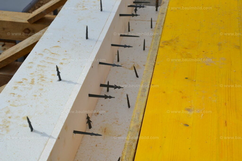 bib-lg04-betonarbeiten-0245 | Nach LV-Leistungsgruppen sortierte Detailfotos über den Bau eines Hauses. Alle Hausbau-Bilder direkt vom Urheber und Autor der Website Haus-Selber-Bauen.com