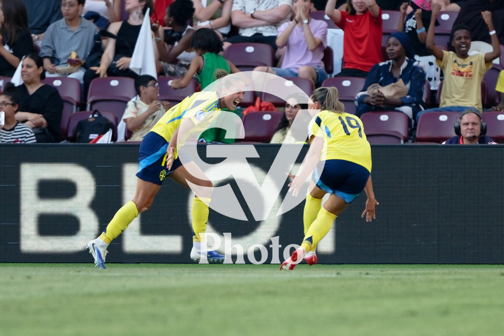 Denmark v Sweden - UEFA Women's EURO 2025 Group C | GENEVA, SWITZERLAND - JULY 4: Filippa Angeldahl of Sweden (L) celebrates after scoring her team's first goal with Johanna Rytting Kaneryd of Sweden (R) during the UEFA Womens EURO 2025 Group C match between Denmark and Sweden at Stade de Geneve on July 4, 2025 in Geneva, Switzerland. (Photo by Giuseppe Velletri/Sports Press Photo/Getty Images)