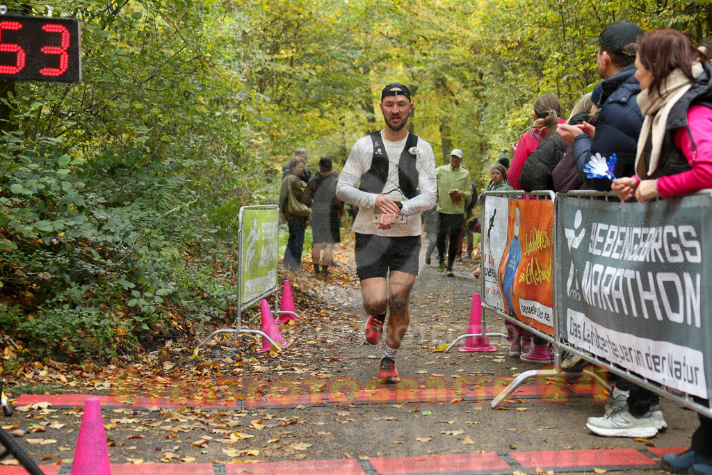 251026_1304_EX1_2407 | Sportfotografie im Rhein-Sieg Kreis, Köln, Bonn, NRW, Rheinland Pfalz, Hessen, etc. Unser Tätigkeitsfeld umfasst den Laufsport vom Volkslauf über den Marathon, Duathlon, Triathon bis zum Ultralauf wie Kölnpfad Ultra oder Schindertrail.