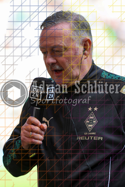 Borussia Mönchengladbach vs Hamburger SV - Bundesliga  | Mönchengladbach, Deutschland, 24.08.25:   Roland Virkus (Geschäftsführer Sport Borussia Mönchengladbach) im Interview waehrend des Spiels der Bundesliga zwischen Borussia Mönchengladbach vs Hamburger SV im Stadion im Borussia Park(Foto von Brauer-Fotoagentur / Adrian Schlueter)