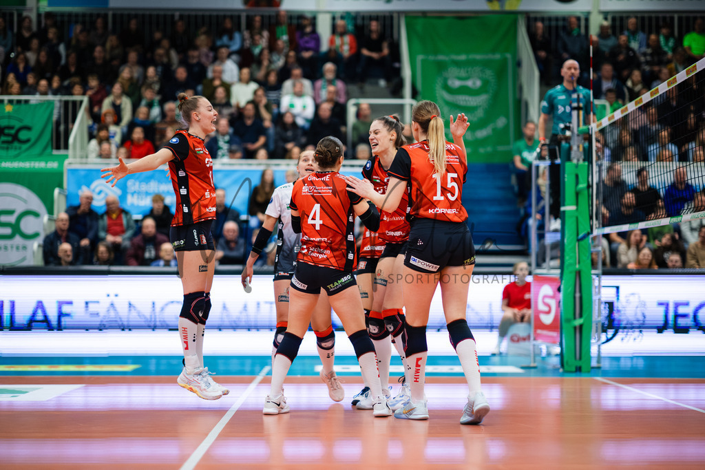 Volleyball, 1. Bundesliga Frauen, Hauptrunde, 8. Spieltag, Saison 2025/2026: USC Münster - Dresdner SC | 1. Bundesliga Frauen, Hauptrunde, 8. Spieltag, Saison 2025/2026, USC Münster empfängt Dresdner SC in der Sporthalle Berg Fidel in Münster. Foto: sportfotografie.ms | Markus Paletta - Realisiert mit Pictrs.com