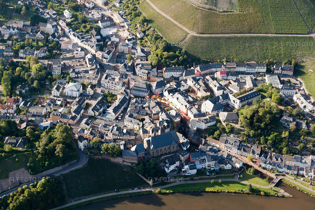 Luftbild: Fluß- Uferbereichen der Saar im Ortsteil Beurig in Saarburg im Bundesland Rheinland-Pfalz in Deutschland. Foto: IMG_33842.jpg vom 11.09.2010 durch Werner Riehm/FLY-FOTO.de