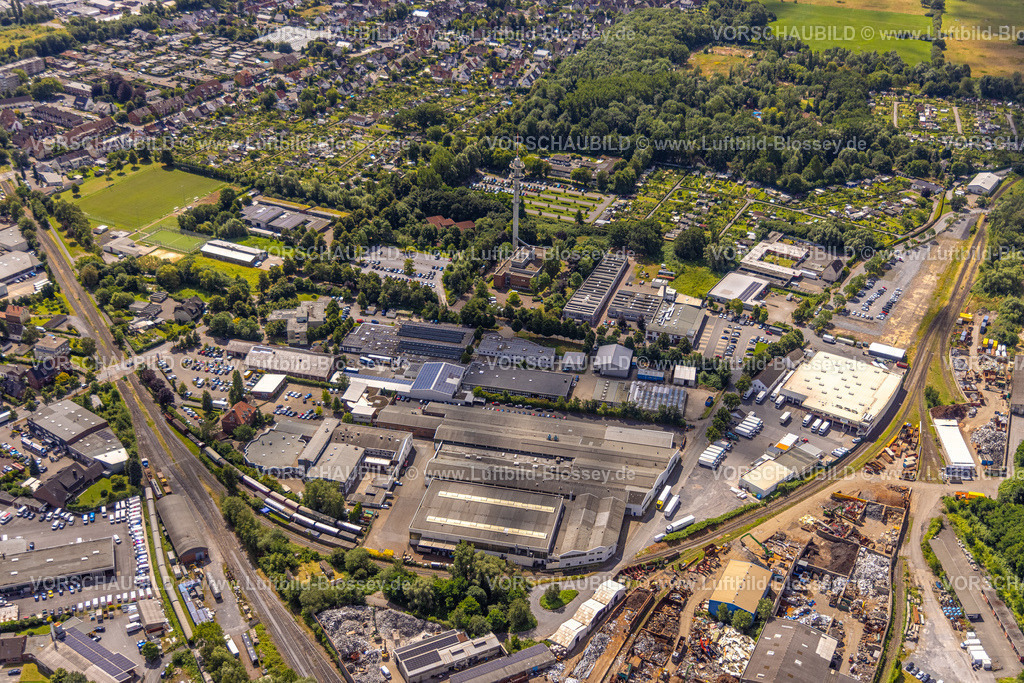 Hamm240706443 | Luftbild, Gewerbegebiet Gallberger Weg und Bahngleise, Fernmeldeturm, Waldstück mit Tierpark, KGV Kleingärtnerverein Waldfrieden e. V., Kleingartenverein Bahn-Landwirtschaft, Essen e.V., Eros-Center Hamm (Galli), Mitte, Hamm, Ruhrgebiet, Nordrhein-Westfalen, Deutschland
