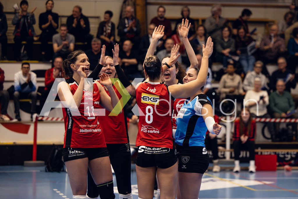 Volleyball I Frauen I Saison 2025-2026 I Volleyball NLA | Women I Round 14 I VC Kanti Schaffhausen - NLZ Volleyball Academy Zürich I 16.01.2026 | VC Kanti Schaffhausen - Spielerinnenkreis - Realisiert mit Pictrs.com