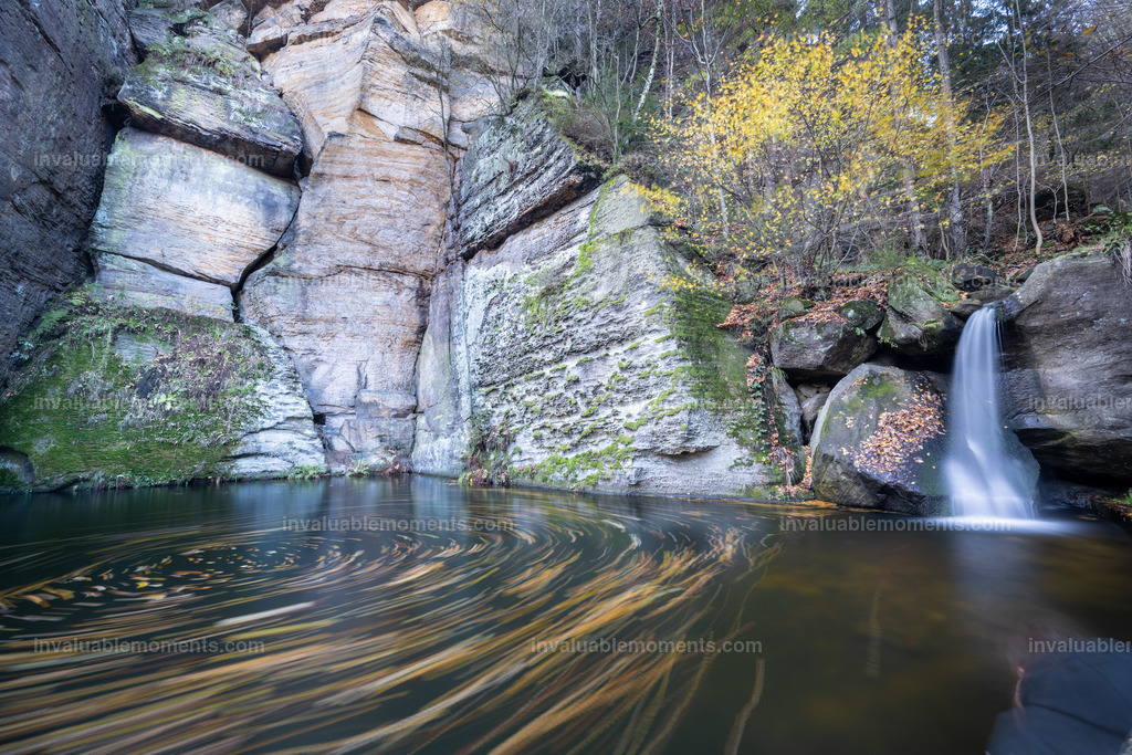 Wasserfall  | invaluablemoments.com - Realisiert mit Pictrs.com