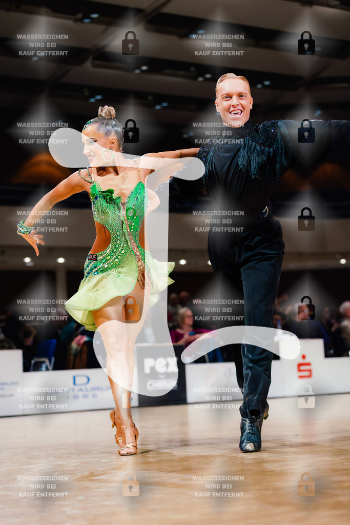 Goldstadtpokal 2025 - WDSF World Open Latin 29th (36) Kevin Baumann _ Alisa Klemm (Schwarz Weiß Club Pforzheim)-2025-01-25-5333 | Webshop for digital downloads and prints of dance sport, event & show photographer Julian Link - Realisiert mit Pictrs.com
