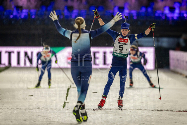 bett1.de WTC Biathlon auf Schalke, 28.12.2025 | Gewinner der Talent Team Challenge: Liv Hildebrand (Team Deutschland) und Kilian Simon (Team Deutschland) bei der World Team Challenge (bett1.de WTC Biathlon auf Schalke) am 28.12.2025 in der Veltins-Arena in Gelsenkirchen (Deutschland). 