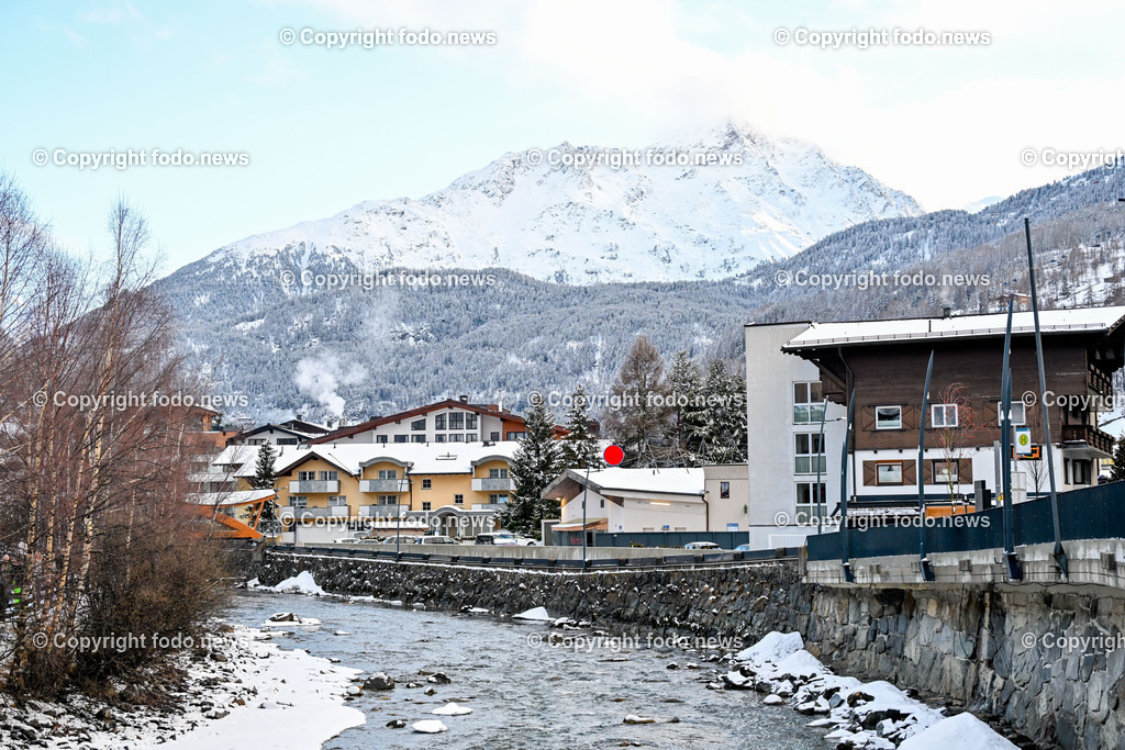 Oesterreich_ Tirol_ Soelden_ 26.01.2025-12 | 26.01.2025,Tirol, AUT, Soelden, im Bild Themenbild, Stadtansichten, Ski, Skifahren, Skiurlaub, Skifahrer, Urlauber, Touristen, Skitouristen, Apre Ski, Rent Ski, Sport, Geschaeft, Shop, Hotel, Bahn, Bergbahn, Gondel, Skibus, Oetztaler Alpen, Berge