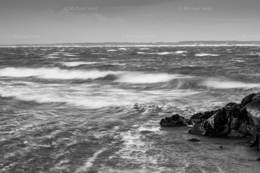 Wintersturm an der Ostsee bei Kiel | Profi-Fotos über Schleswig-Holstein und dem ganzen Norden für Büro, Hotel, Ferienhaus, Ferienwohnung, Wohnzimmer, Arztpraxis uvm. jetzt bestellen. - Realisiert mit Pictrs.com