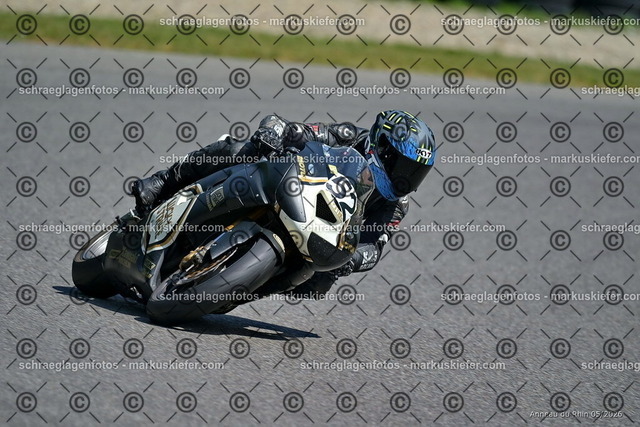 26BT02-1527 | markuskiefer.com - Realisiert mit Pictrs.com