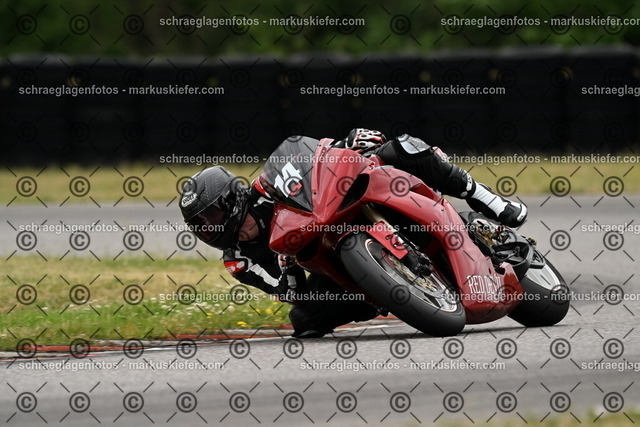 25bt02-1586 | markuskiefer.com - Realisiert mit Pictrs.com
