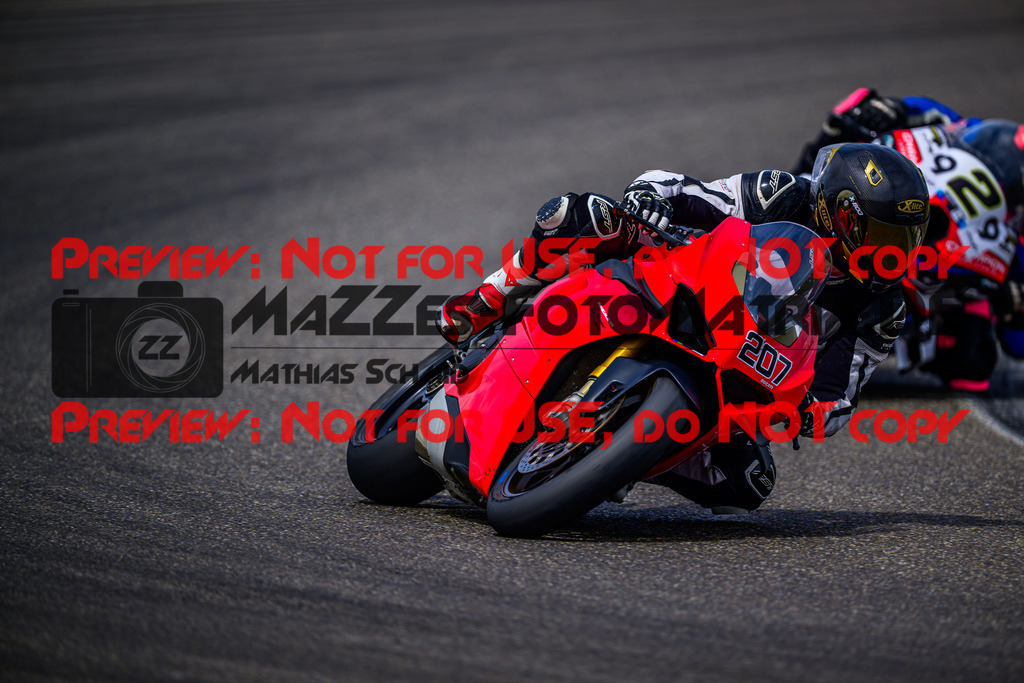 MaZZes_Fotomatrix_20250527_6007705_9488 | WEISS