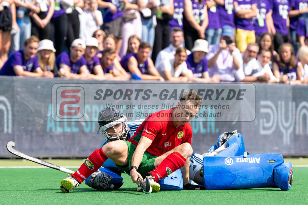 Final4_20240519-1548-0058 | Bonn, Deutschland, 19.05.2024: Hugo Inglis (Hamburger Polo Club), Adrian Rafi (Mannheimer HC) in Aktion waehrend des Spiels der Deutsche Feldhockey-Meisterschaften 2024 zwischen Final 4 Herren Finale Mannheimer HC - Hamburger Polo Club im Bonner THV am 19.05.2024 in Bonn, Deutschland. (Foto von Stephan Fehrmann)

Bonn, Germany, 19.05.2024: Hugo Inglis (Hamburger Polo Club), Adrian Rafi (Mannheimer HC) in action during the game of Deutsche Feldhockey-Meisterschaften 2024 between Final 4 Herren Finale Mannheimer HC - Hamburger Polo Club in Bonner THV at 19.05.2024 in Bonn, Deutschland. (Foto from Stephan Fehrmann)