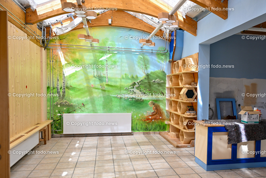 Gramastetten_ Schule Ikojenia_ 14.05.2024-1 | 14.05.2024, Gramastetten, AUT, Schule Ikojenia, im Bild Schulraum, Vorraum