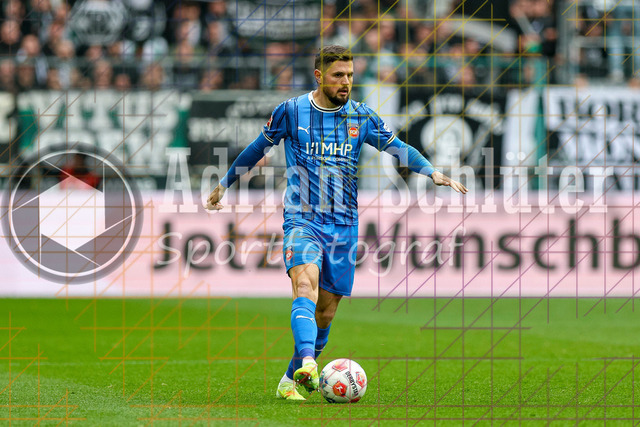 04.04.2026, GER, Fussball, Herren, 1. BL, Saison 2025/2026, Borussia Mönchengladbach - 1. FC Heidenheim | Marnon Busch (Heidenheim) in Aktion am Ball, Einzelaktion 